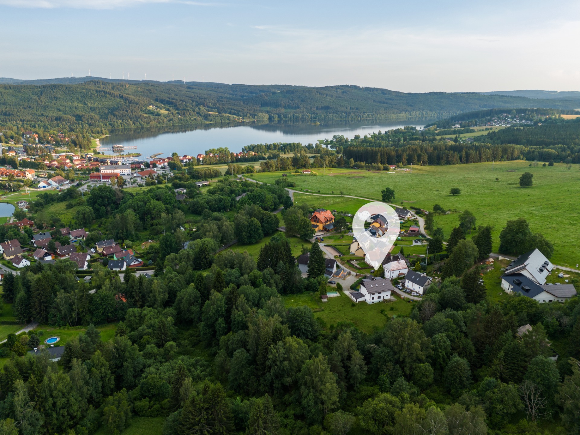 Letecký pohled na Slupečnou a Lipno